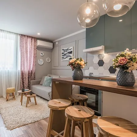 Marant Center- Free Parking Apartment